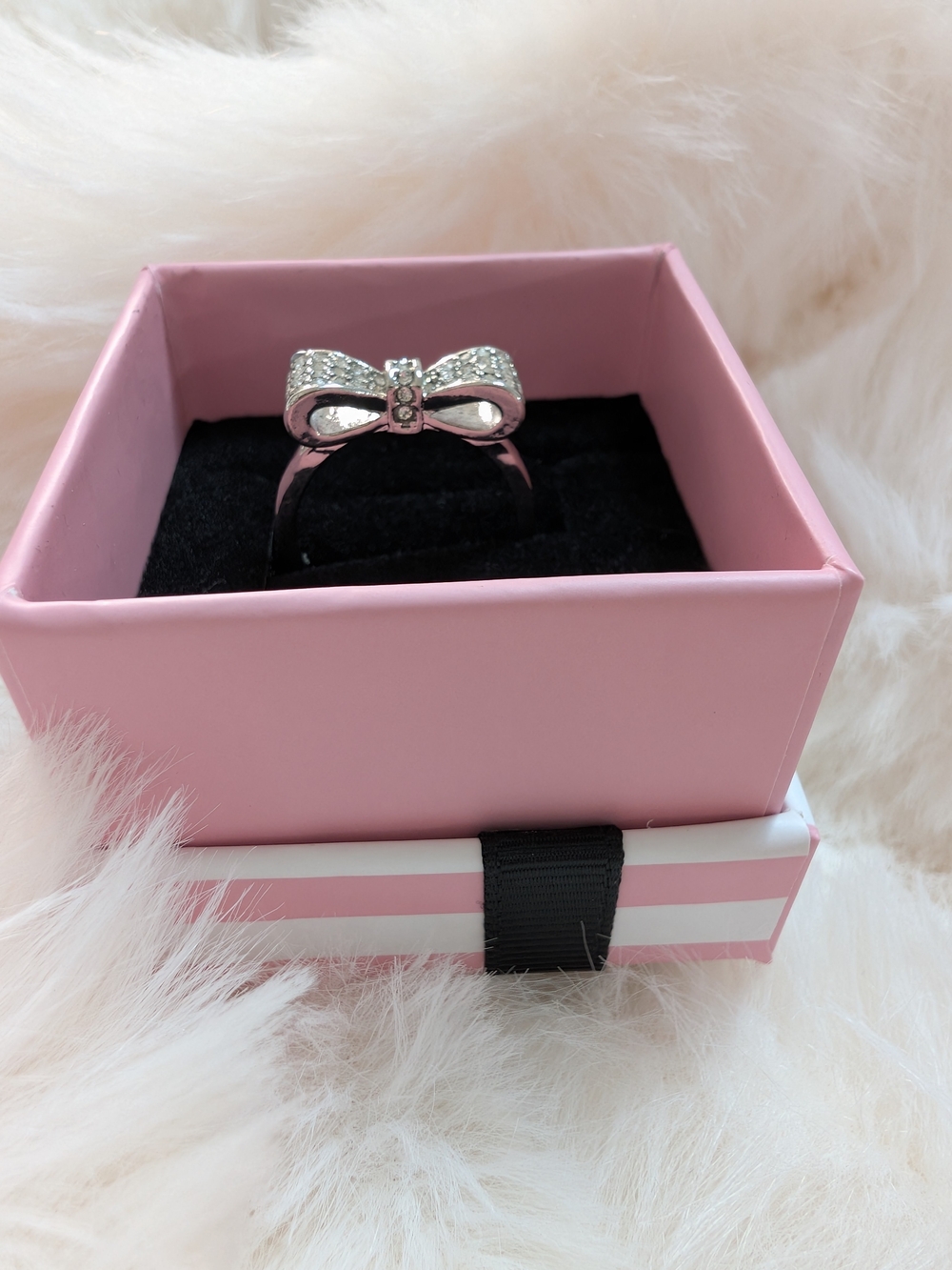 Sparkling CZ Bow Ring Silver Tone Size 8 NWOT